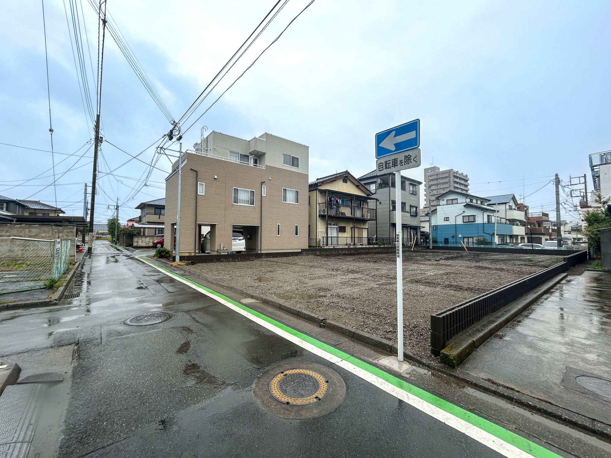 前橋市国領町第2　新築住宅全1の前面道路含む現地写真|閑静な住宅地で子育て家族にピッタリ。毎日のお散歩も快適な緑に恵まれたエリアで、自然に包まれた穏やかな暮らしを実現するための、ゆとりある住環境が整っています。

