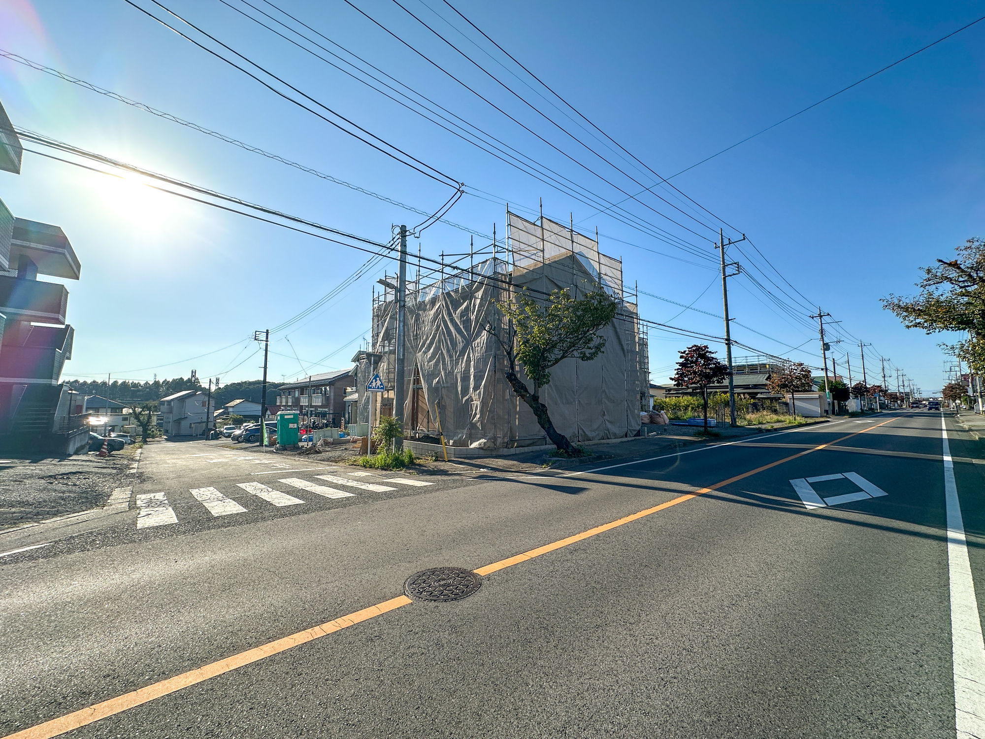 宇都宮市清原台３丁目の新築一戸建の前面道路含む現地写真|閑静な住宅地で子育て家族にピッタリ。毎日のお散歩も快適な緑に恵まれたエリアで、自然に包まれた穏やかな暮らしを実現するための、ゆとりある住環境が整っています。

