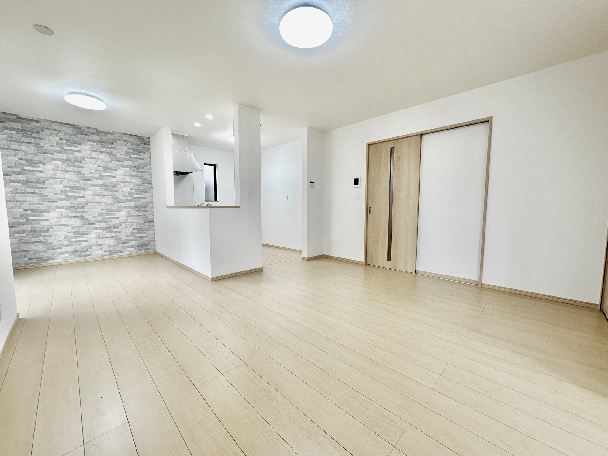 宇都宮市御幸ヶ原町126番　新築住宅全１棟の居間・リビング|室内にいても、たっぷりの陽光と爽やかな風を感じて頂ける、開放感あふれるリビングです。
ご家族と穏やかに過ごす、心地の良い時間が流れます。