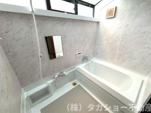 市原市ちはら台南5丁目　中古戸建の浴室|お風呂には天井に窓が!!明るいです!