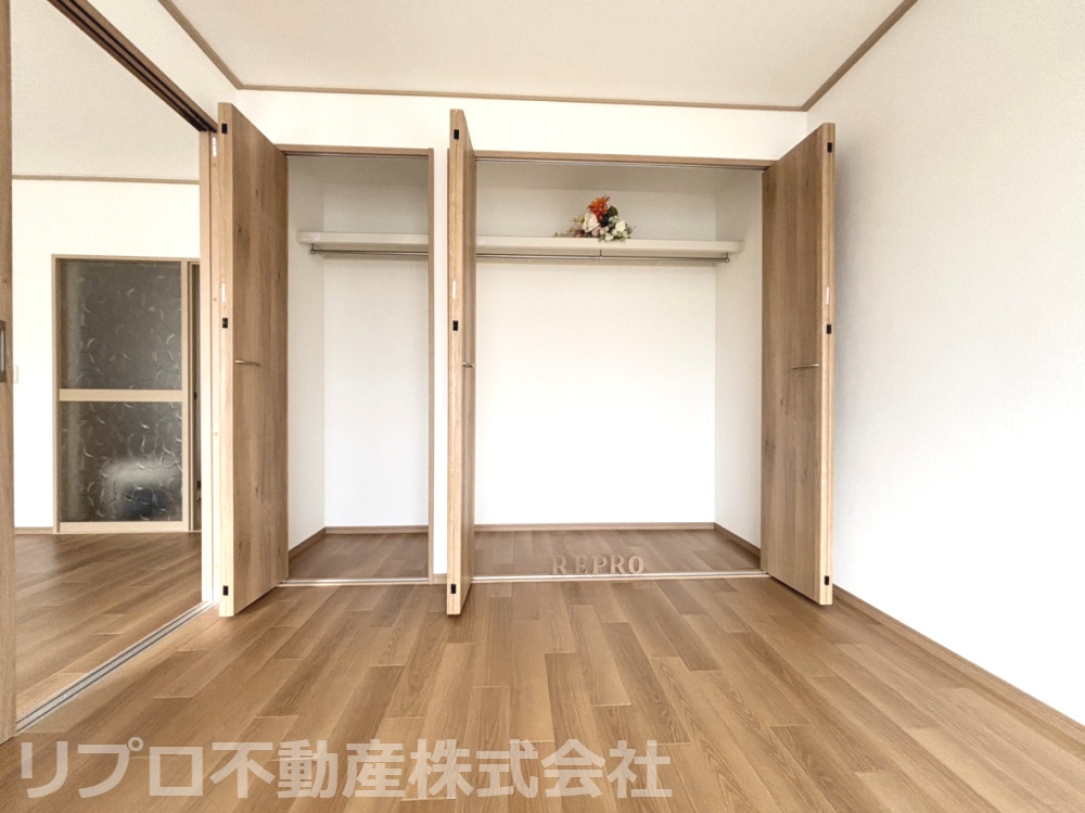 天王台ファミールハイツ２号棟の収納|６帖の洋室にはクローゼット付き！たっぷり収納ができ衣類や季節物もまとめて片付きます！