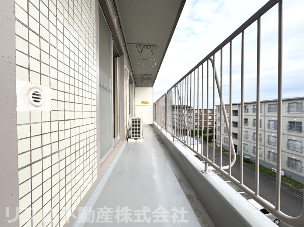 天王台ファミールハイツ２号棟のバルコニー|南西向きのバルコニーは陽当たり良好！お洗濯物も快適に干せます！
