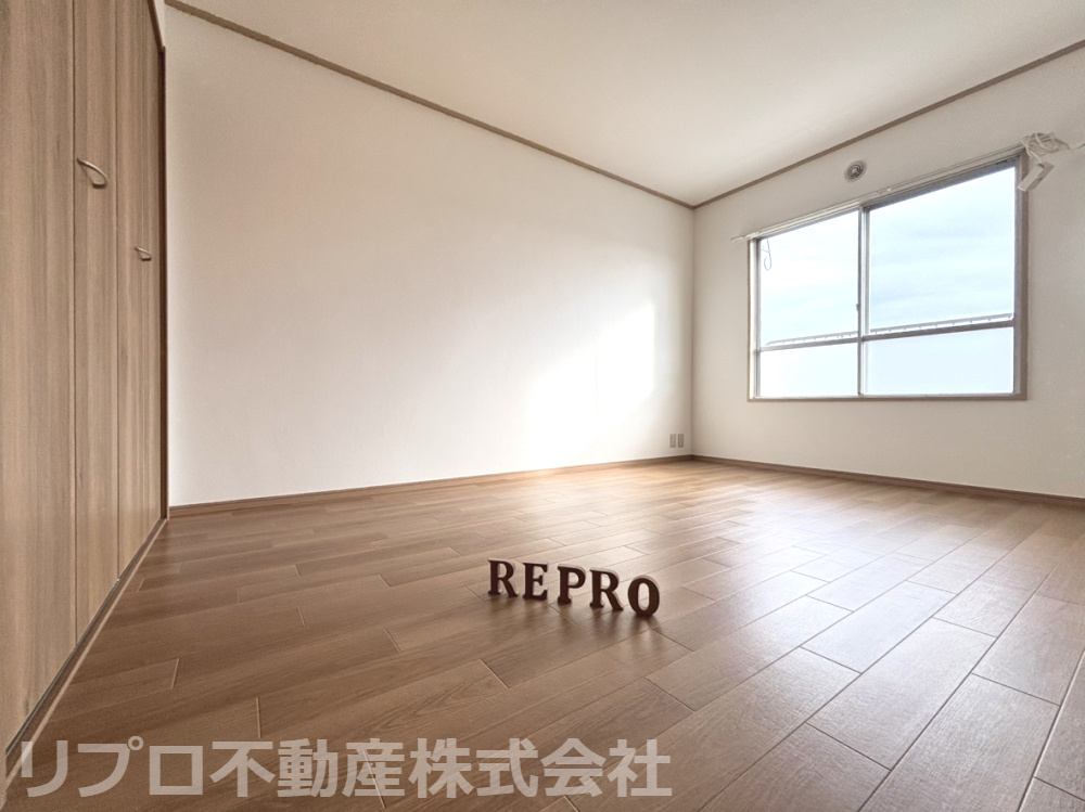 天王台ファミールハイツ２号棟の洋室|６帖の洋室は明るくレイアウト自在！クローゼット付きでお部屋をすっきり使えます！