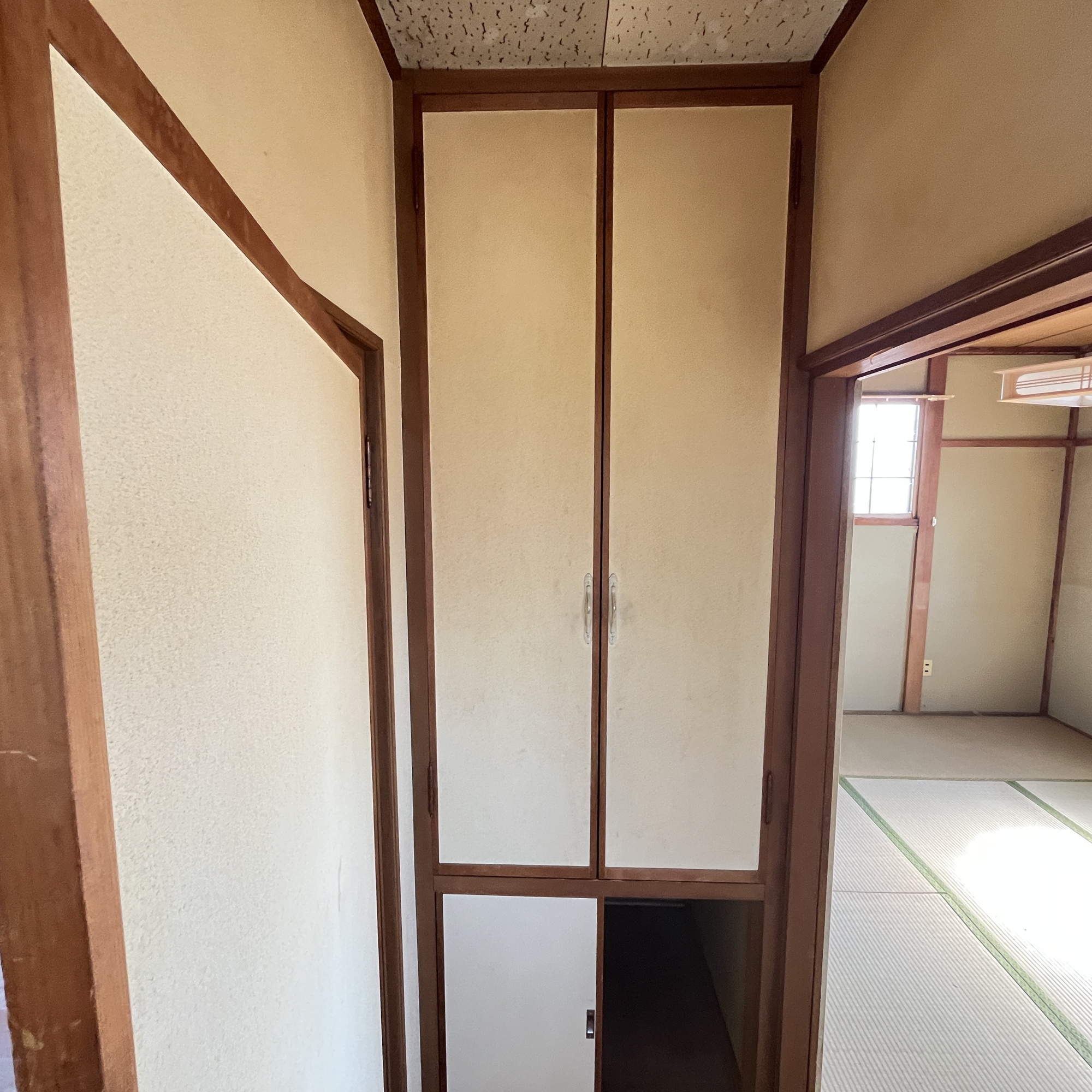 室蘭市白鳥台5丁目25-4　中古住宅の収納