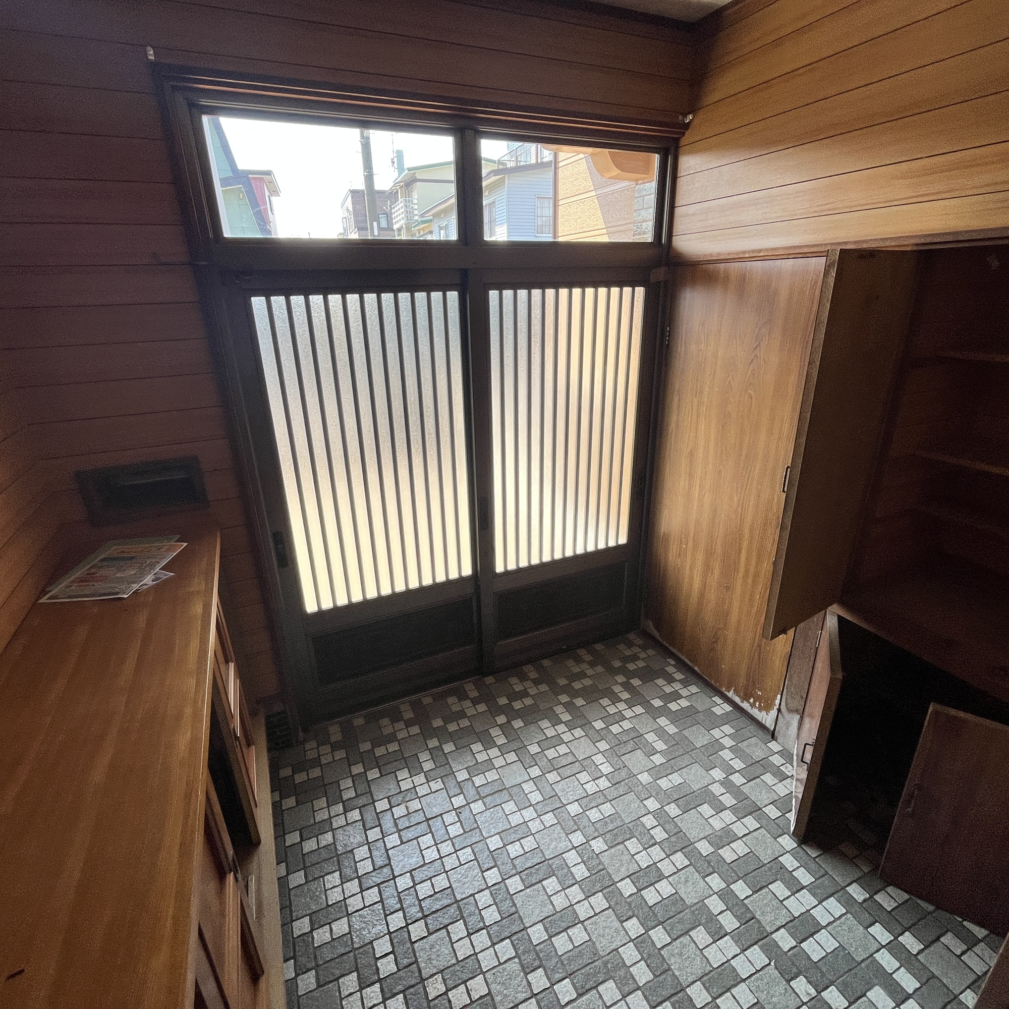 室蘭市白鳥台5丁目25-4　中古住宅の玄関