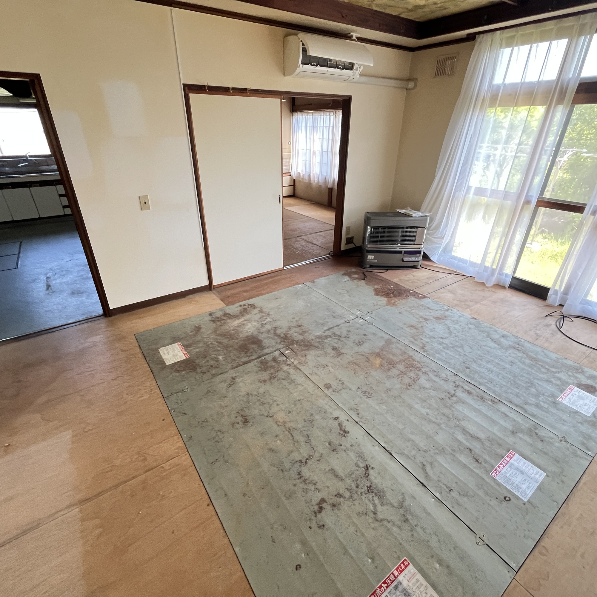 室蘭市白鳥台5丁目25-4　中古住宅の居間・リビング