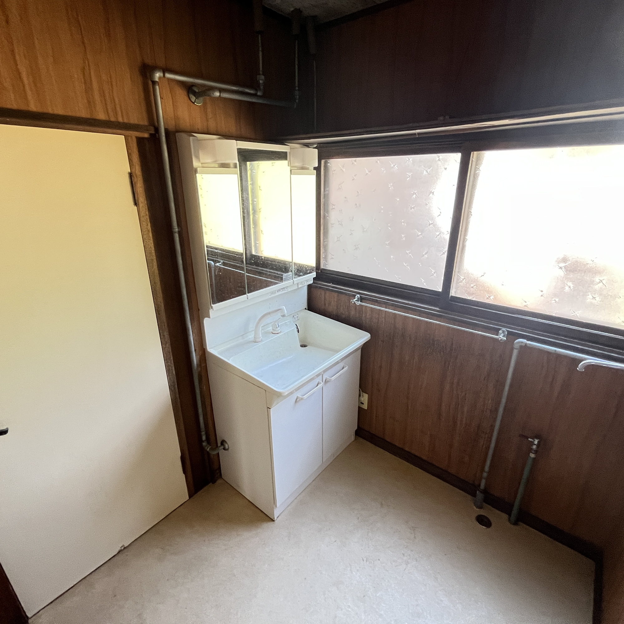 室蘭市白鳥台5丁目25-4　中古住宅の脱衣所