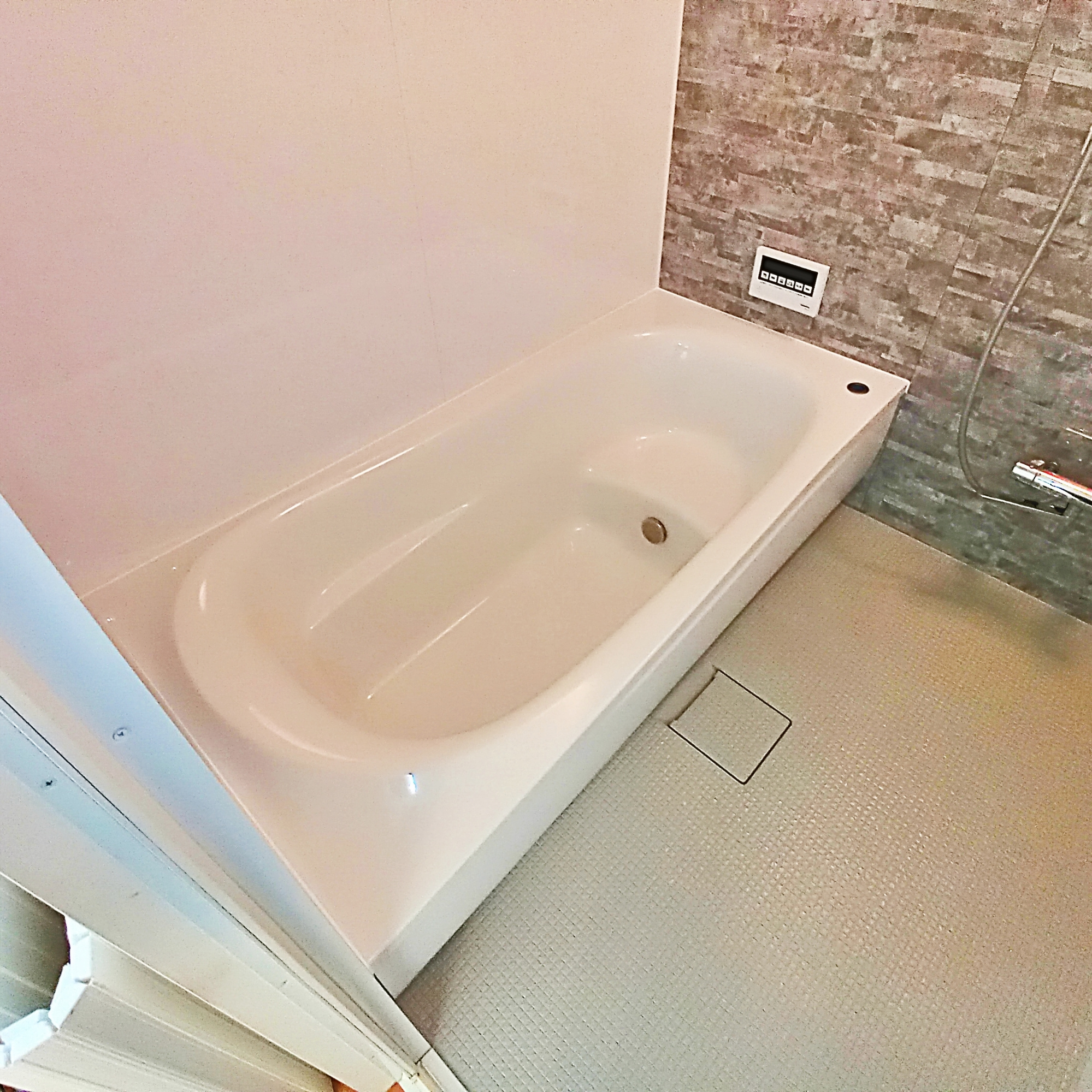 室蘭市白鳥台4-15-4　中古住宅の浴室