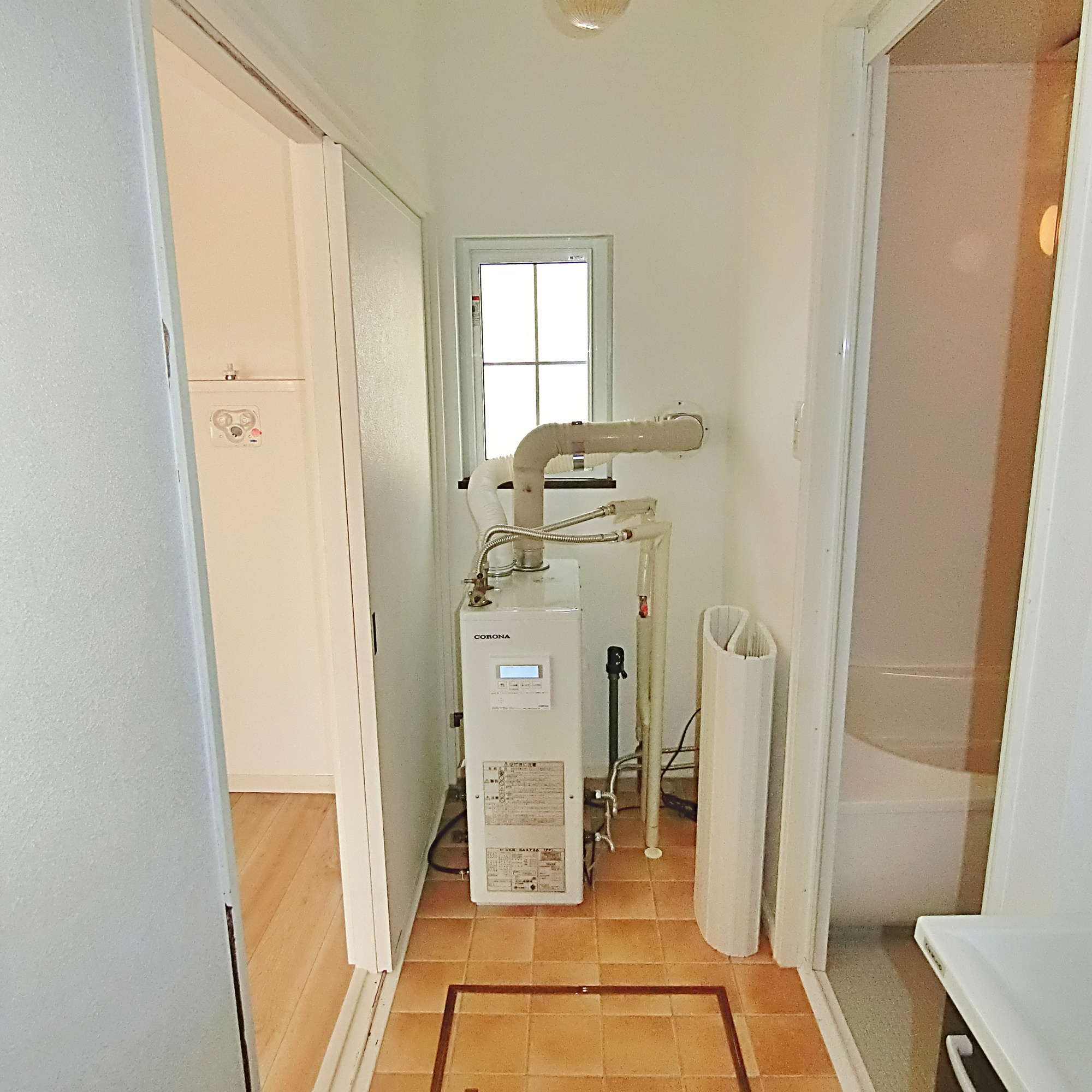 室蘭市白鳥台4-15-4　中古住宅の脱衣所