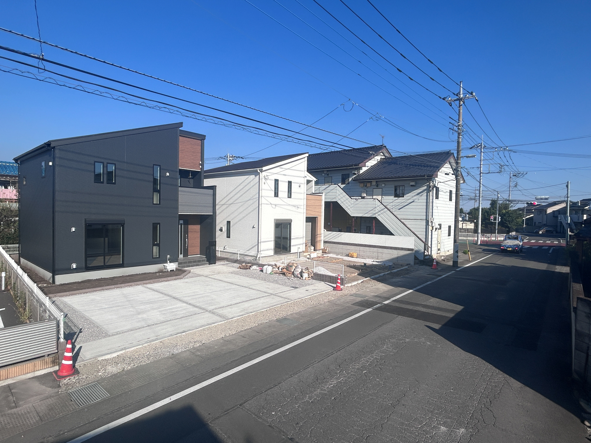 前橋市幸塚町第2　新築住宅全2棟の前面道路含む現地写真|閑静な住宅地で子育て家族にピッタリ。毎日のお散歩も快適な緑に恵まれたエリアで、自然に包まれた穏やかな暮らしを実現するための、ゆとりある住環境が整っています。

