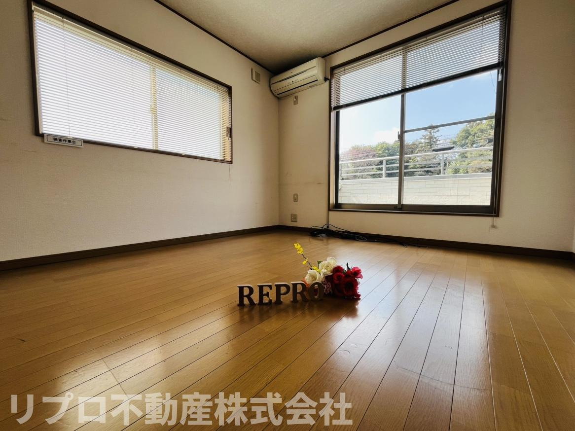 野田市柳沢戸建の洋室|２階７．５帖洋室　二面採光で明るいです♪主寝室としていかがですか