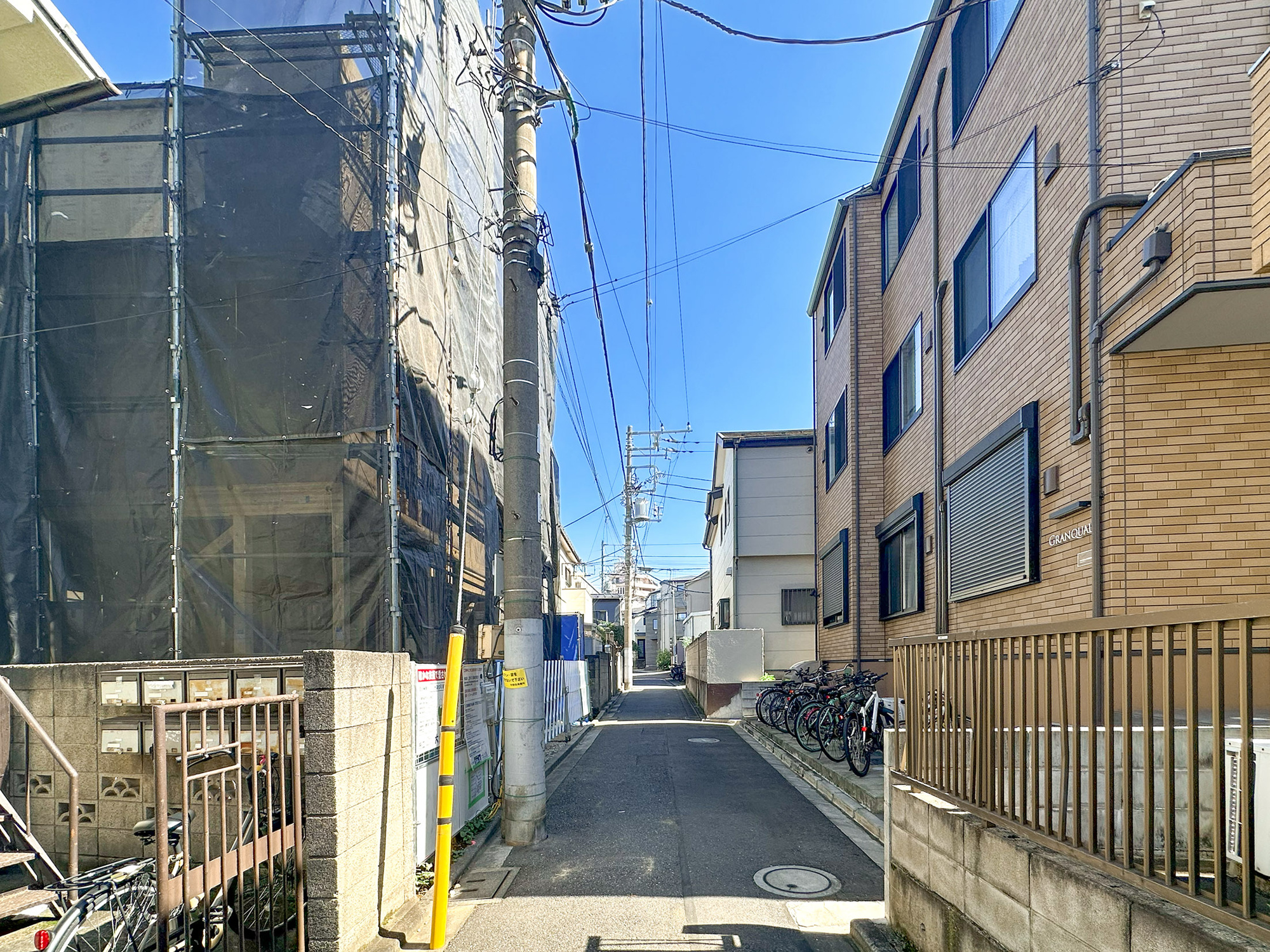新築分譲［ミラクラス弥生町Ⅲ］の前面道路含む現地写真|現地写真（2026年10月撮影）