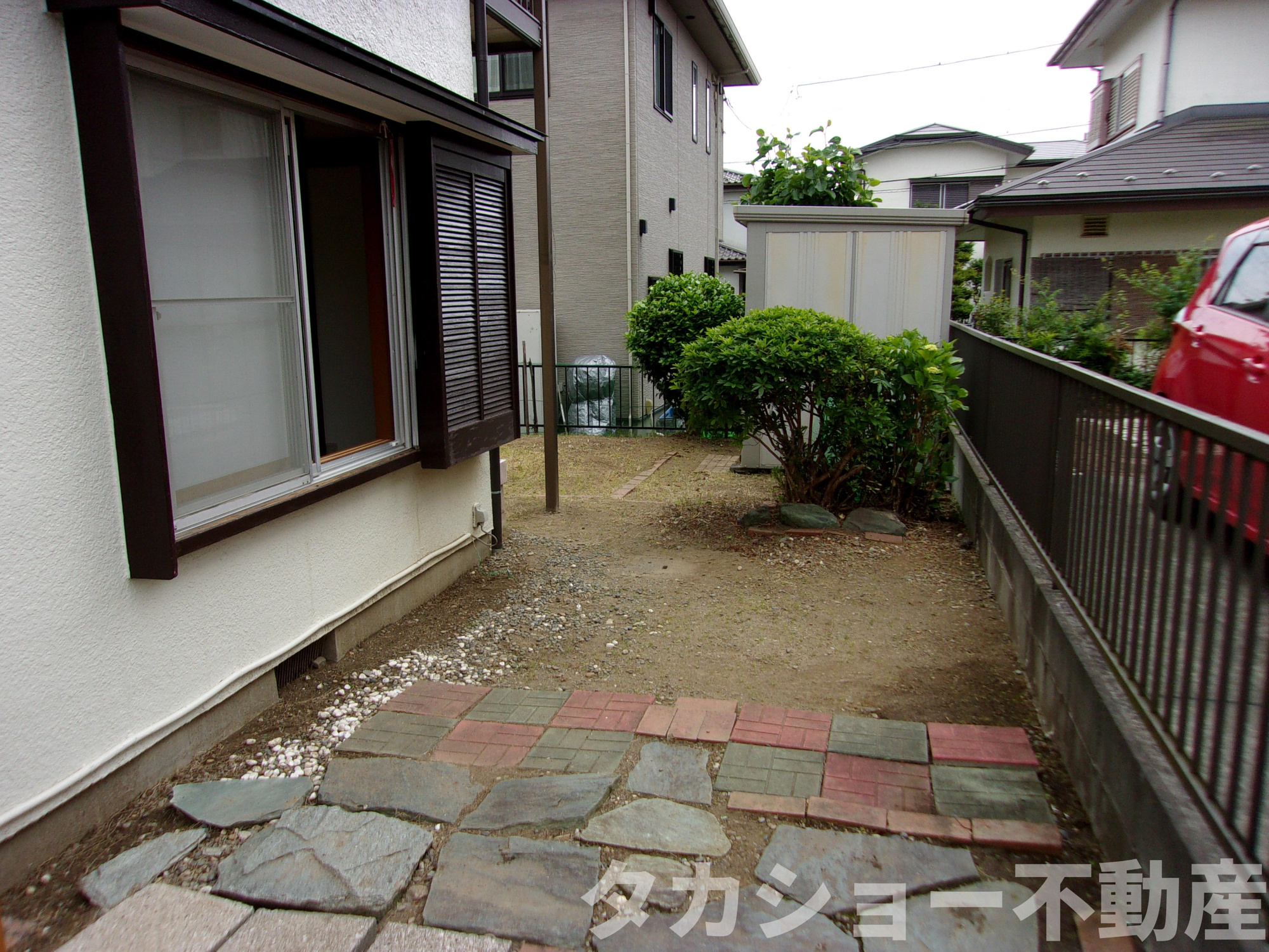 市原市光風台4丁目　中古戸建の駐車場|奥に1台目を停めれば縦列で2台駐車可能です。