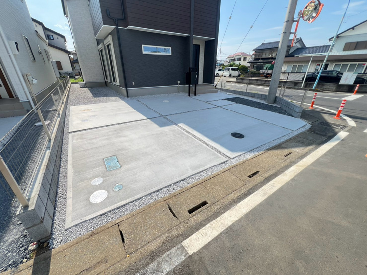 【坂戸市片柳4期2号棟 駐車スペース】カースペース2台分ございます。