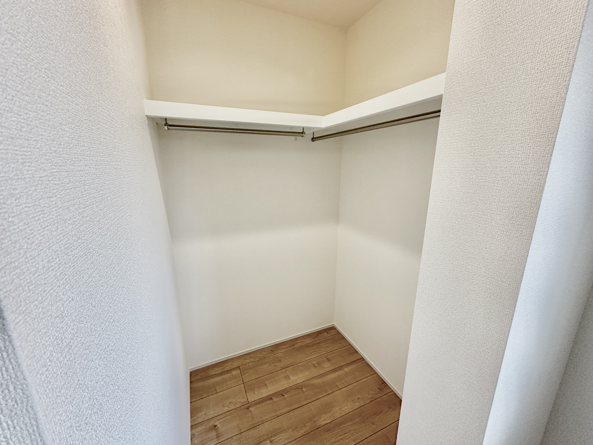 宇都宮市清原台３丁目　新築住宅全３棟の収納|ウォークインクローゼットのある住まいで収納上手な生活を実現！衣類だけでなく、箱物や思い出の品もたっぷり収納できますので、整理整頓もスムーズに。居室空間をより広々と使えます！