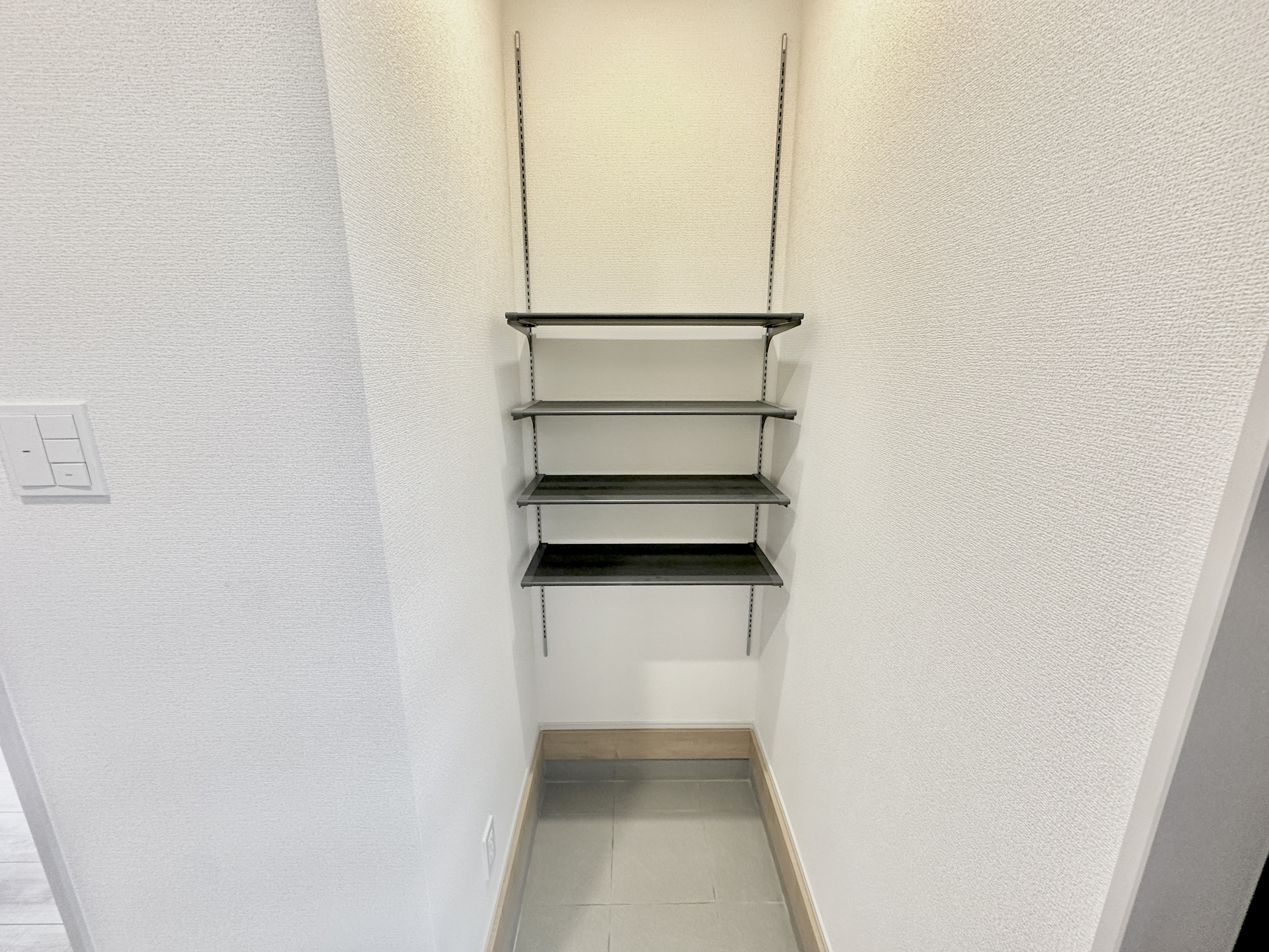 宇都宮市清原台３丁目　新築住宅全３棟の収納|SICがあるので、ベビーカーなど収納でき、いつも玄関がスッキリして気持ちいいですね！
