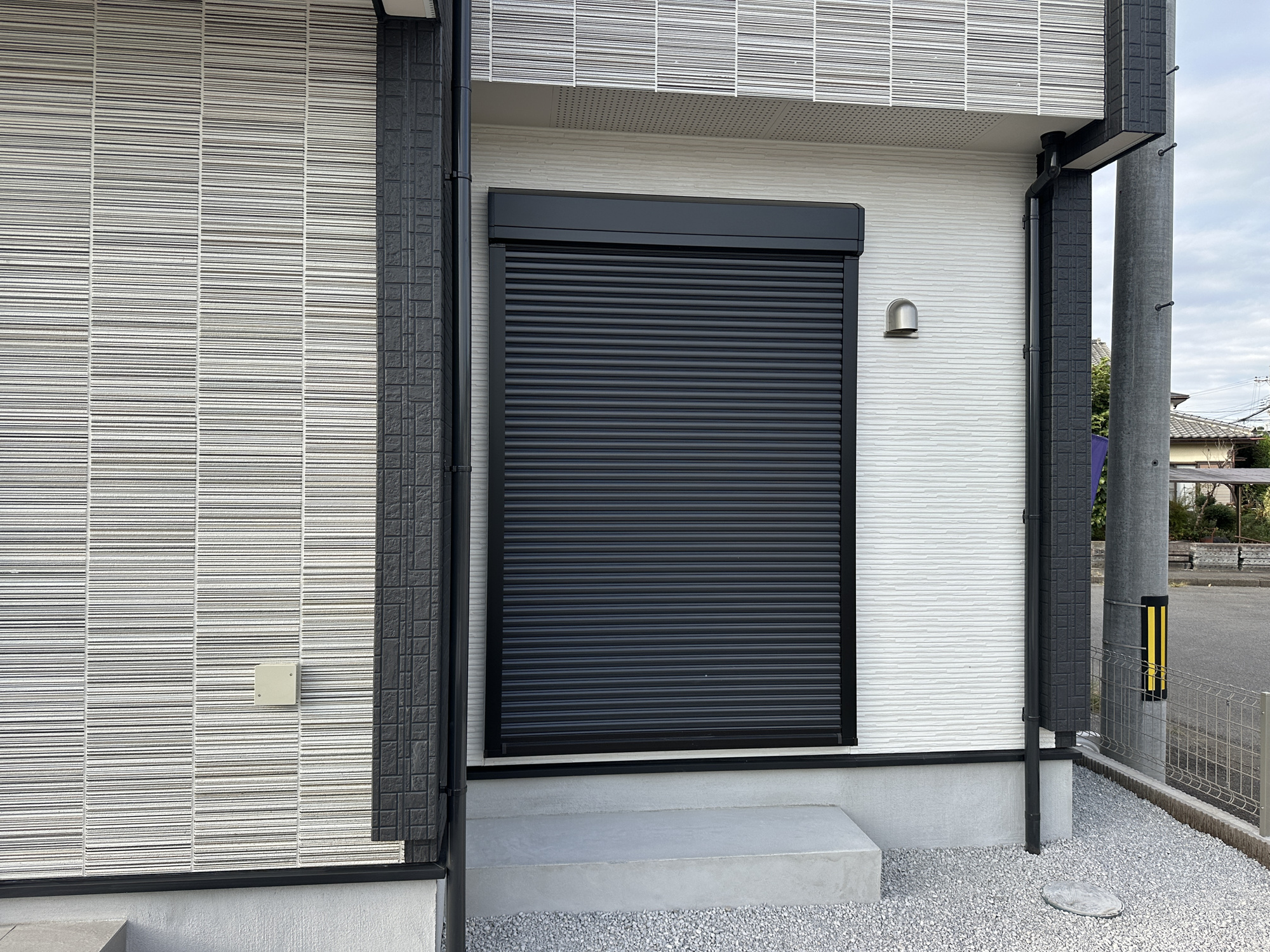 宇都宮市清原台３丁目　新築住宅全３棟の防犯設備|防風、防犯、防音、断熱と様々な効果を発揮するシャッター付きです♪