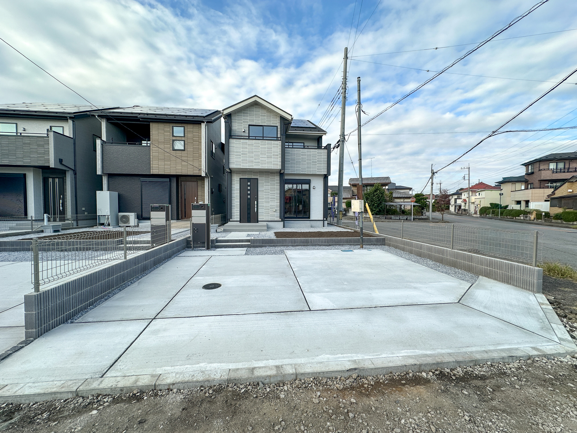 宇都宮市清原台３丁目　新築住宅全３棟の駐車場|車庫土間施工、駐車2台可能です(^^♪