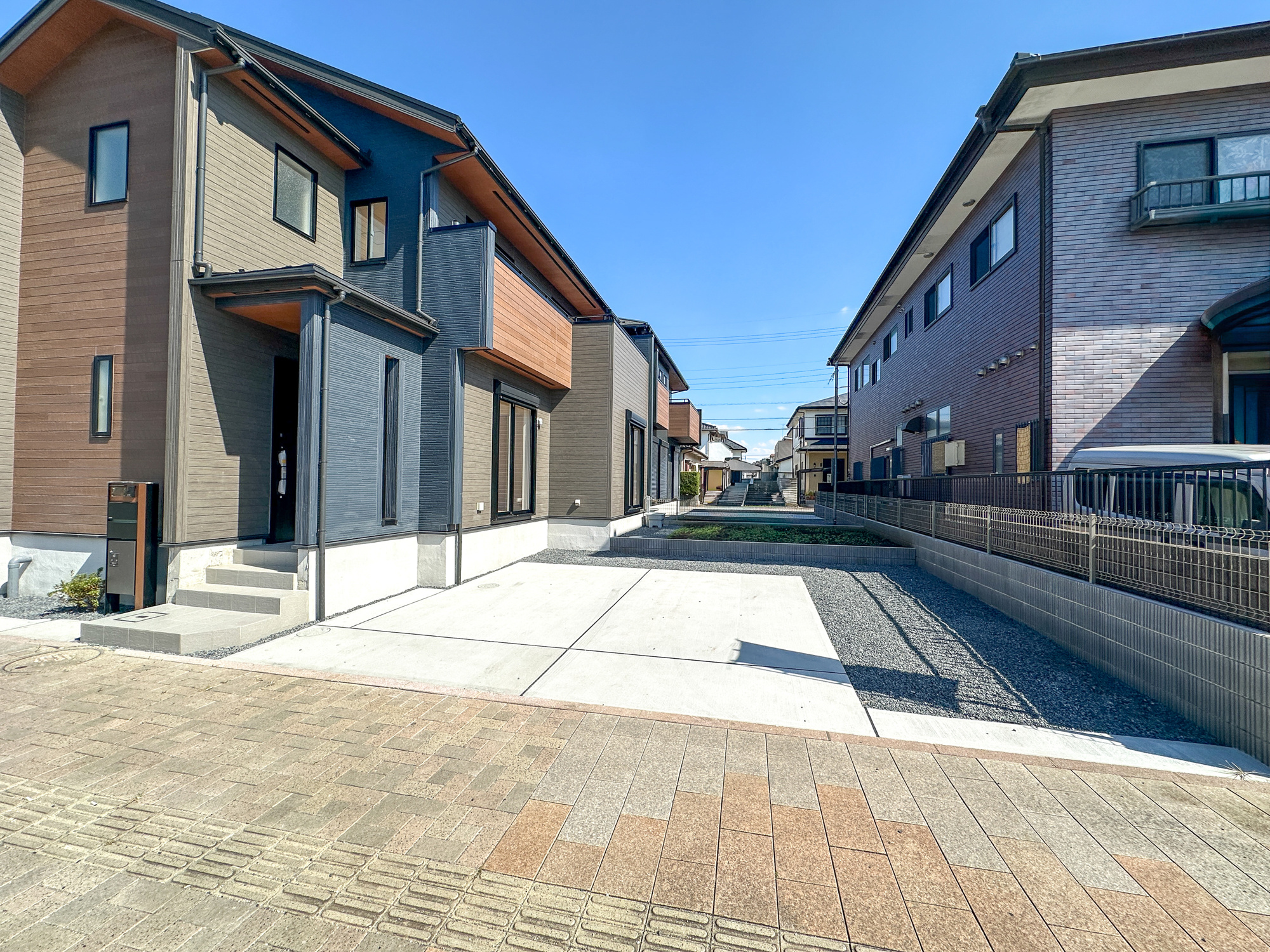 壬生町幸町３丁目　新築住宅全２棟の駐車場|車庫土間施工、駐車3台可能です(^^♪