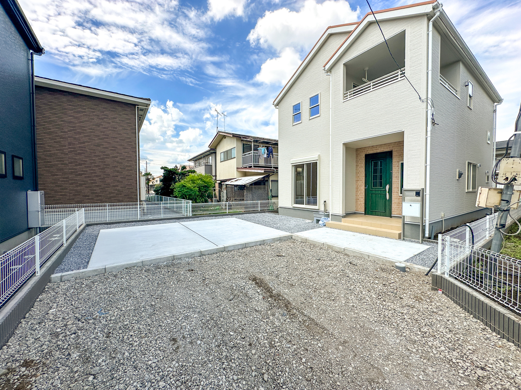 上三川町上三川第１１　新築住宅全３棟の駐車場|車庫土間施工、駐車2台可能です(^^♪