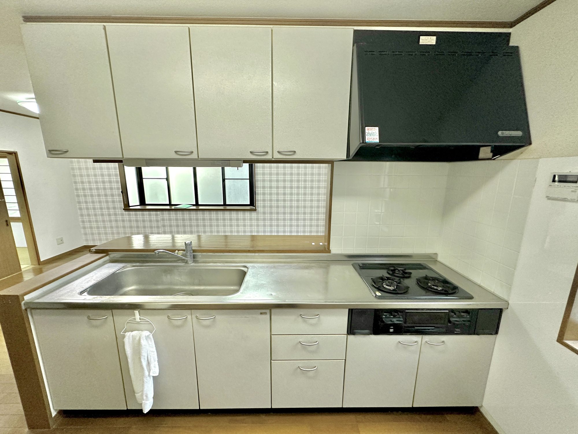 宇都宮市東峰町　中古住宅全１棟のキッチン|収納が多いのでキッチンの上は常にきれいに保てます！！
お料理がしたくなるそんな嬉しい・楽しいキッチンです♪