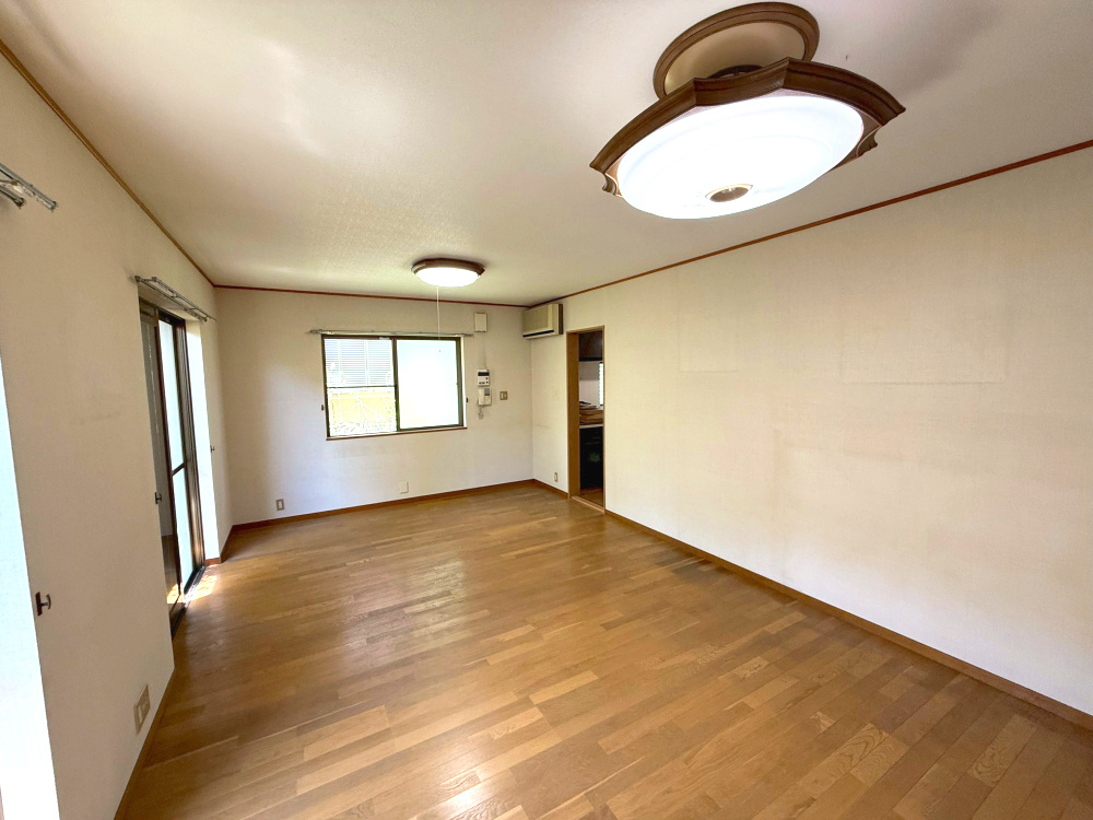 木津川台3丁目戸建の居間・リビング