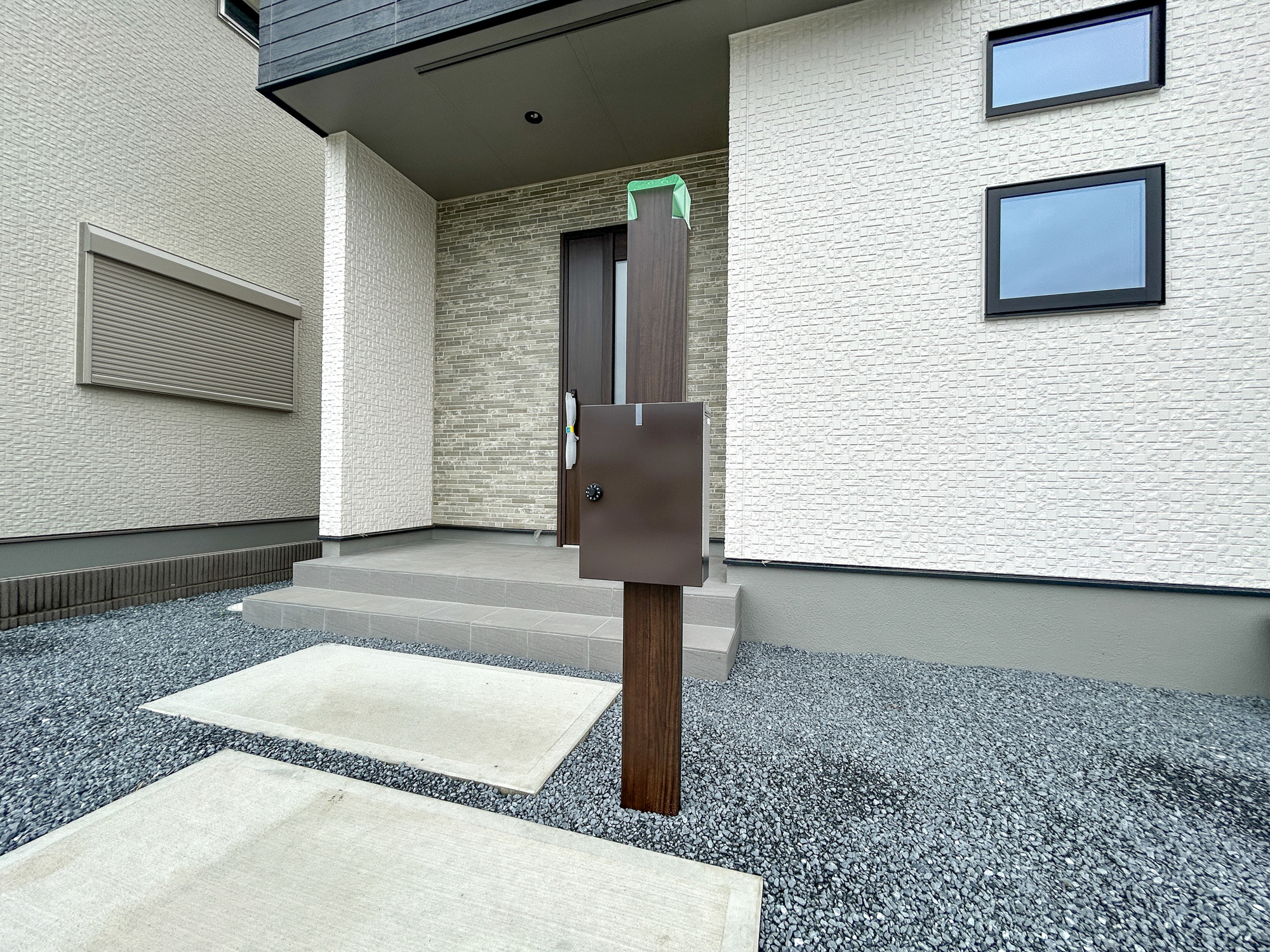 前橋市箱田町第9期　新築住宅全7棟の設備|おしゃれな機能ポールにはポスト、インターフォン、表札設置可能です♪
