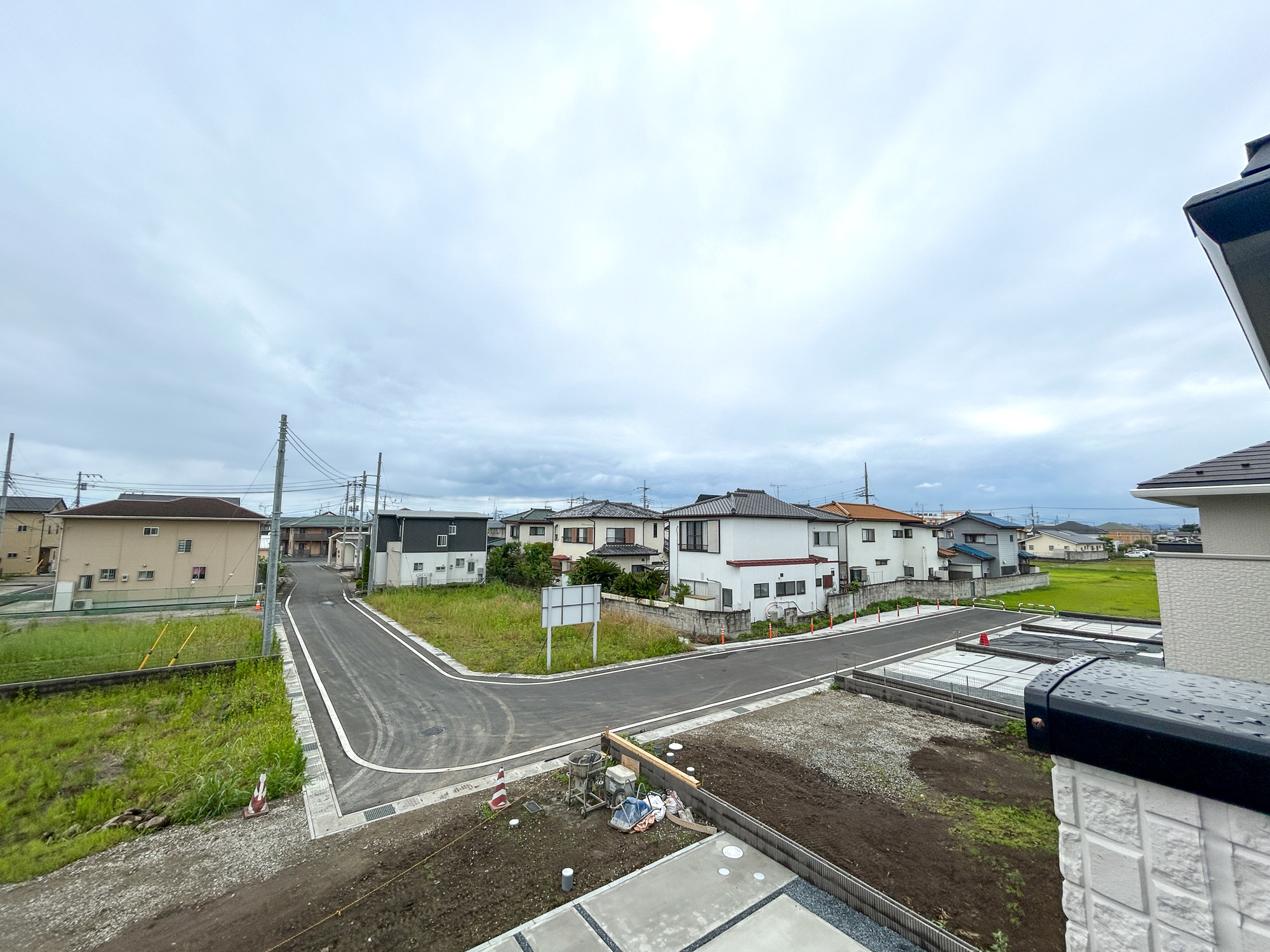 前橋市箱田町第9期　新築住宅全7棟の展望|低層の一戸建てを中心とした街並みが整然と続き、周辺は高い建物が建っていないので、採光や開放性に恵まれ、空が広く緑の多い閑静な趣を感じる環境です。