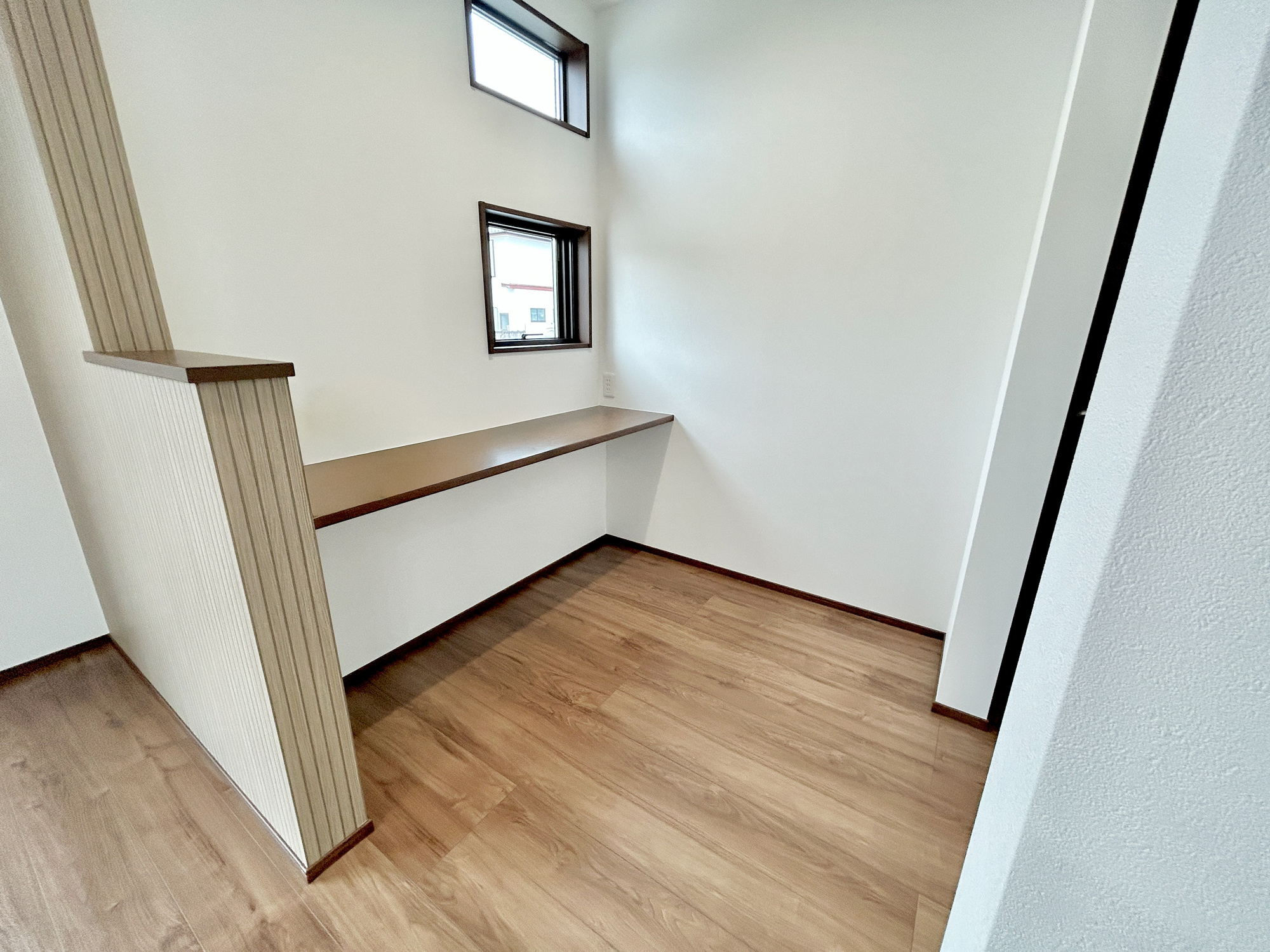 前橋市箱田町第9期　新築住宅全7棟のその他|リビングにはお子様のスタディースペースやご夫婦のデスクワークスペースとしても利用可能な空間があります♪