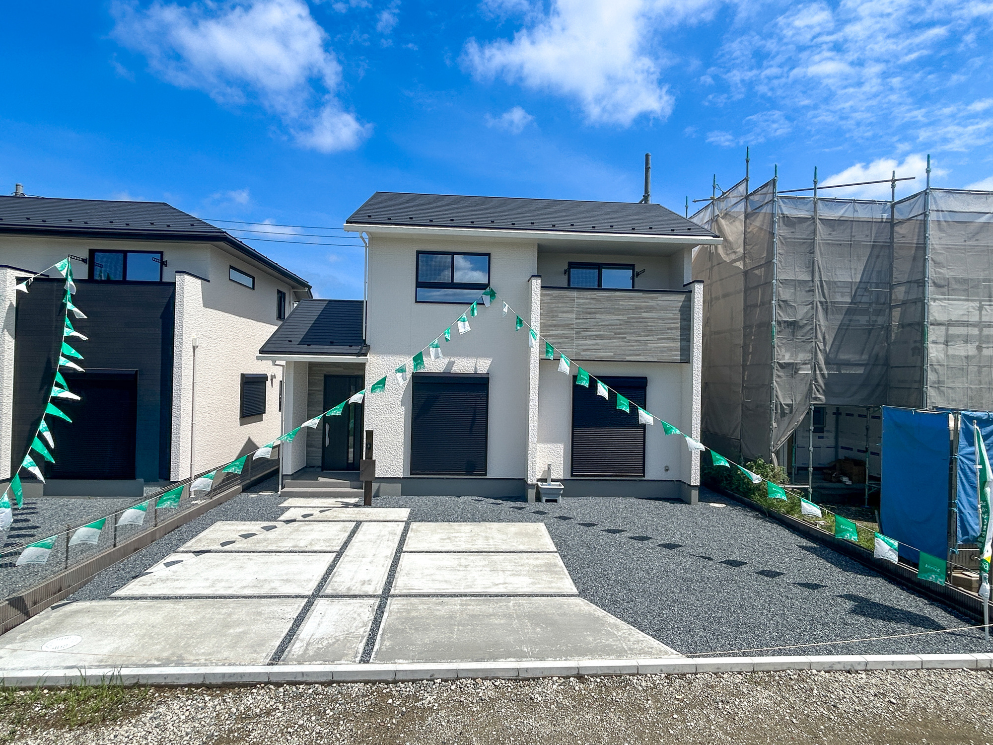 前橋市箱田町第9期　新築住宅全7棟の駐車場|充分な駐車スペースはアレンジが出来る程のスペースがあります。お庭として利用も良しです♪
