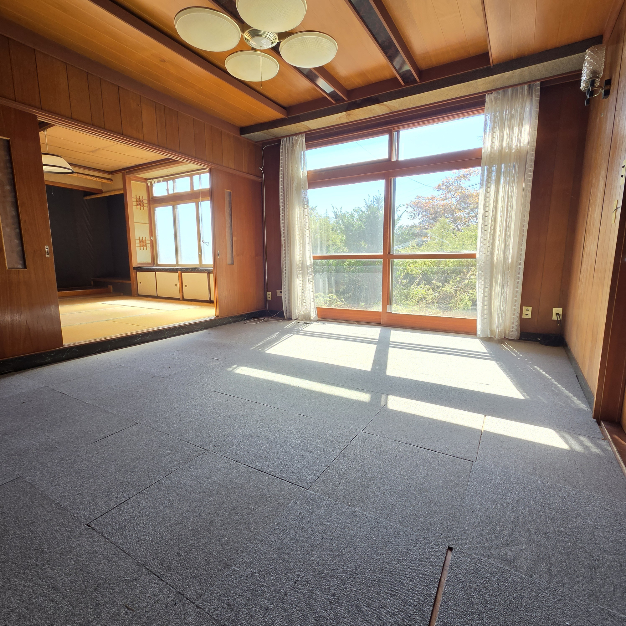室蘭市水元町8-22　中古住宅の居間・リビング