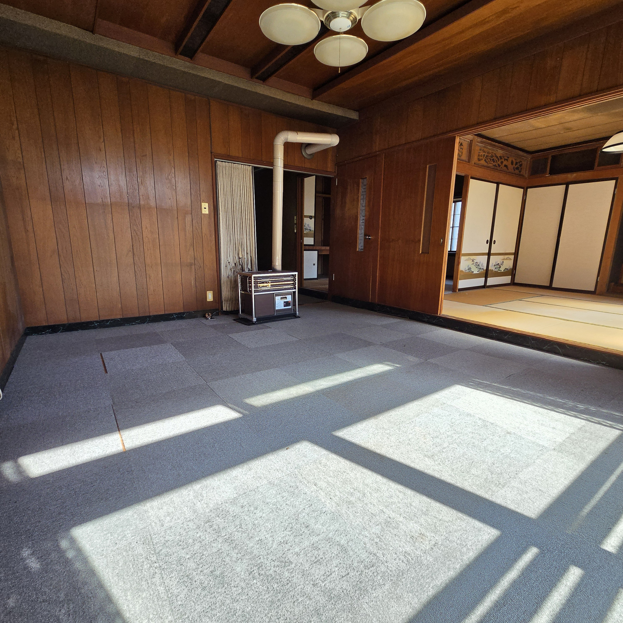 室蘭市水元町8-22　中古住宅の居間・リビング