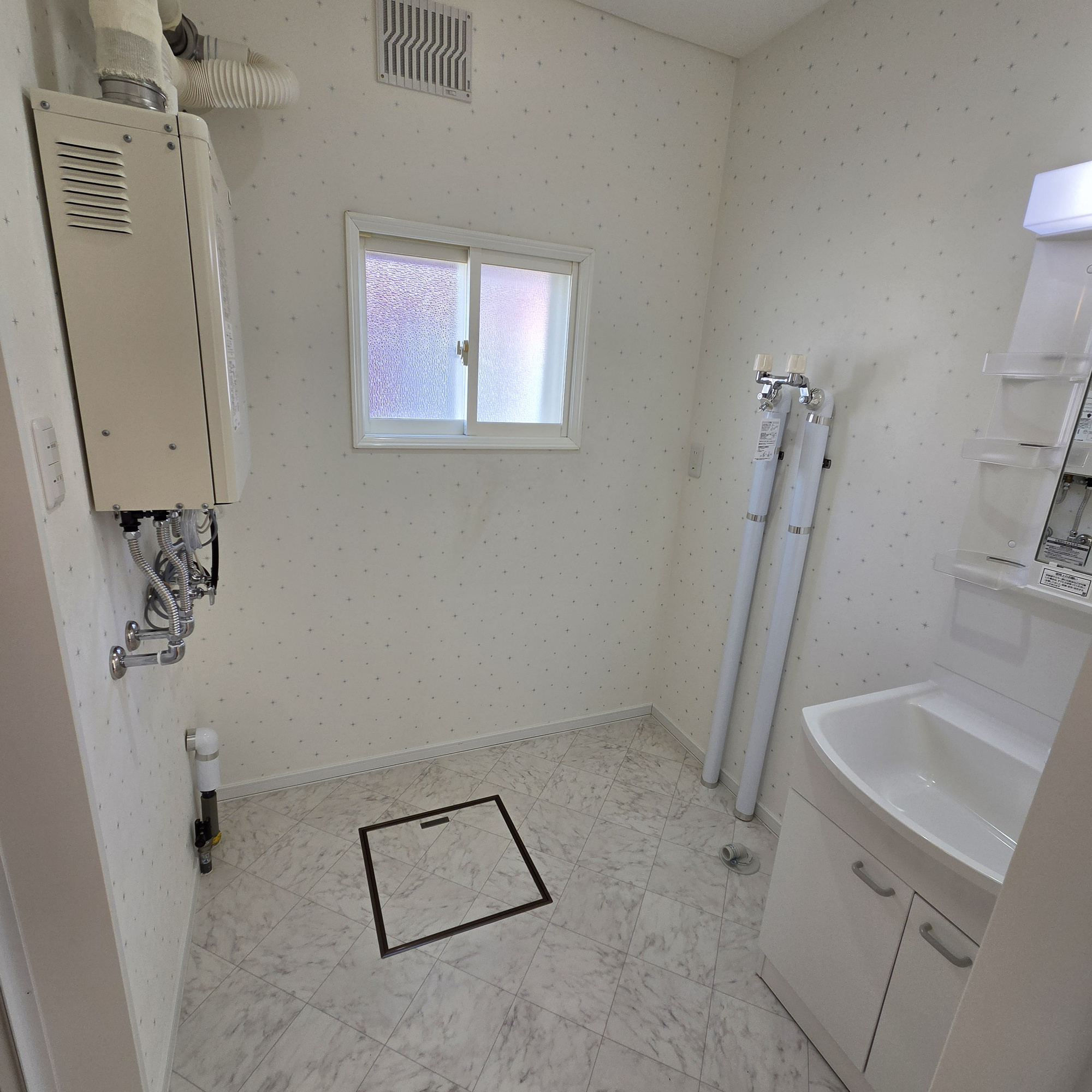 登別市千歳町4丁目5-209　リフォーム済中古住宅の独立洗面台
