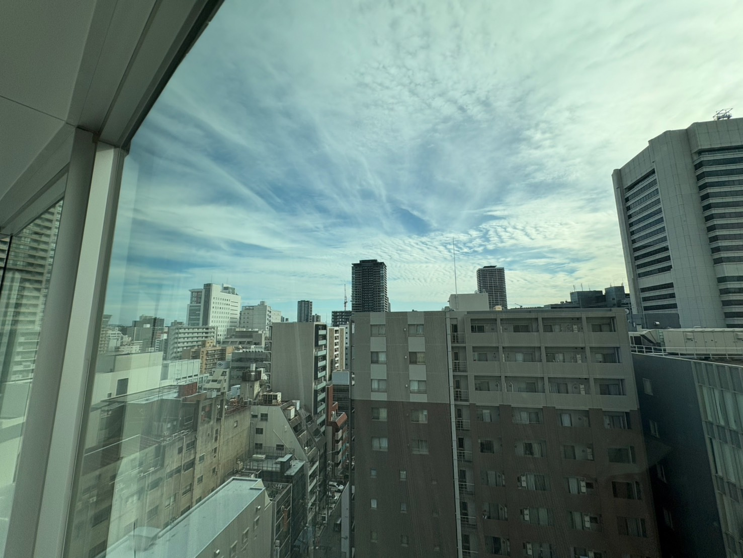 シティタワー大阪の展望|13階部分からの眺望。都心にありながら空の広がりを感じられ、開放感のある景色をお楽しみいただけます。