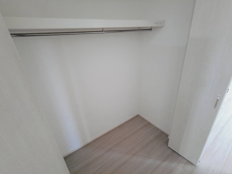 【比企郡滑川町月の輪6丁目 2階廊下物入②】