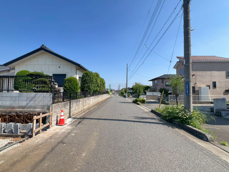 【比企郡滑川町月の輪6丁目 前面道路】幅員10ｍございます！(2026.06.08撮影)