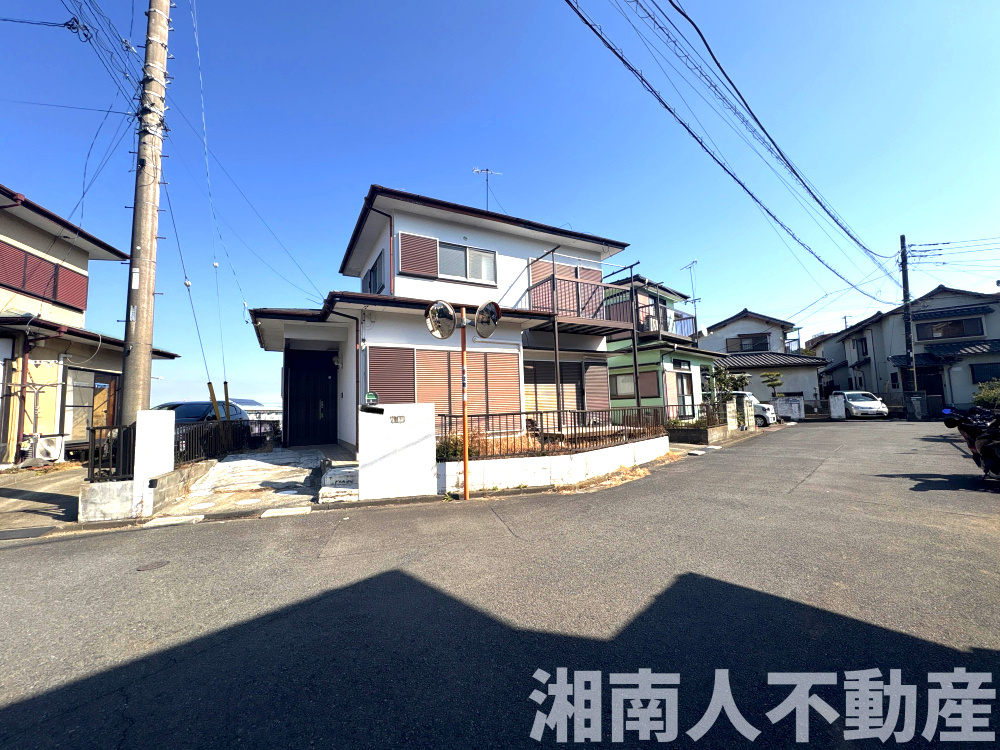 平塚市万田２丁目の中古一戸建の前面道路含む現地写真|前面道路含む現地写真です