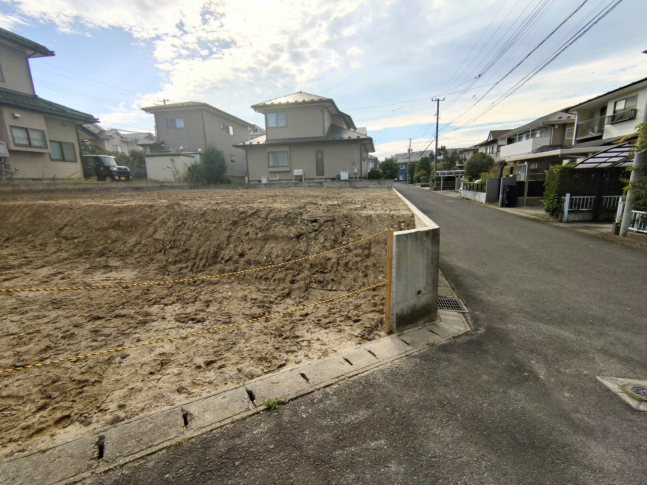 泉区北中山三丁目土地の前面道路含む現地写真