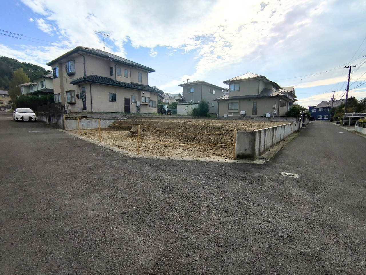 泉区北中山三丁目土地の前面道路含む現地写真