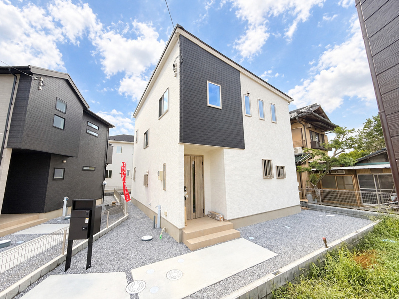2号棟　現地外観写真　9/4撮影
建物完成しました！いつでも見学が可能です！
現地北東側　玄関正面からの写真です。