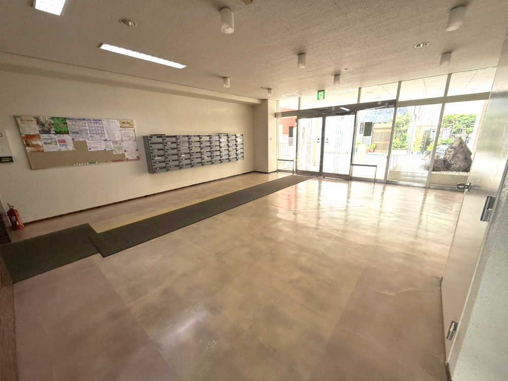 明石本町ビル住宅のエントランス|落ち着いたエントランスです