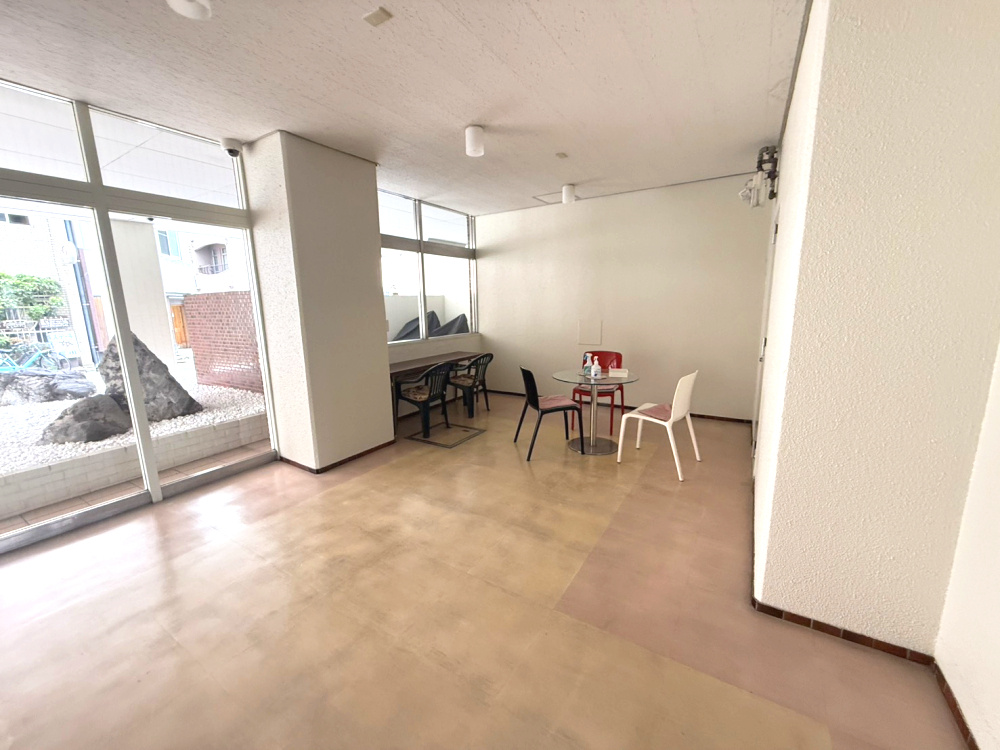 明石本町ビル住宅のエントランス|毎日通るエントランスはこのようになっています