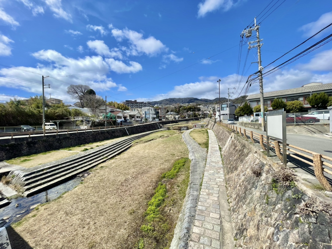 ファミール苦楽園の周辺