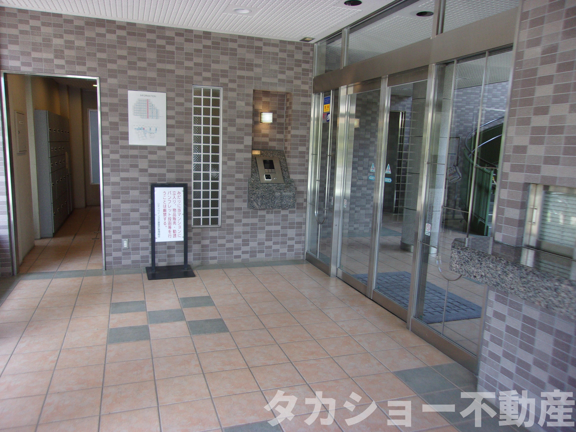 シティウインズ千葉登戸のエントランス
