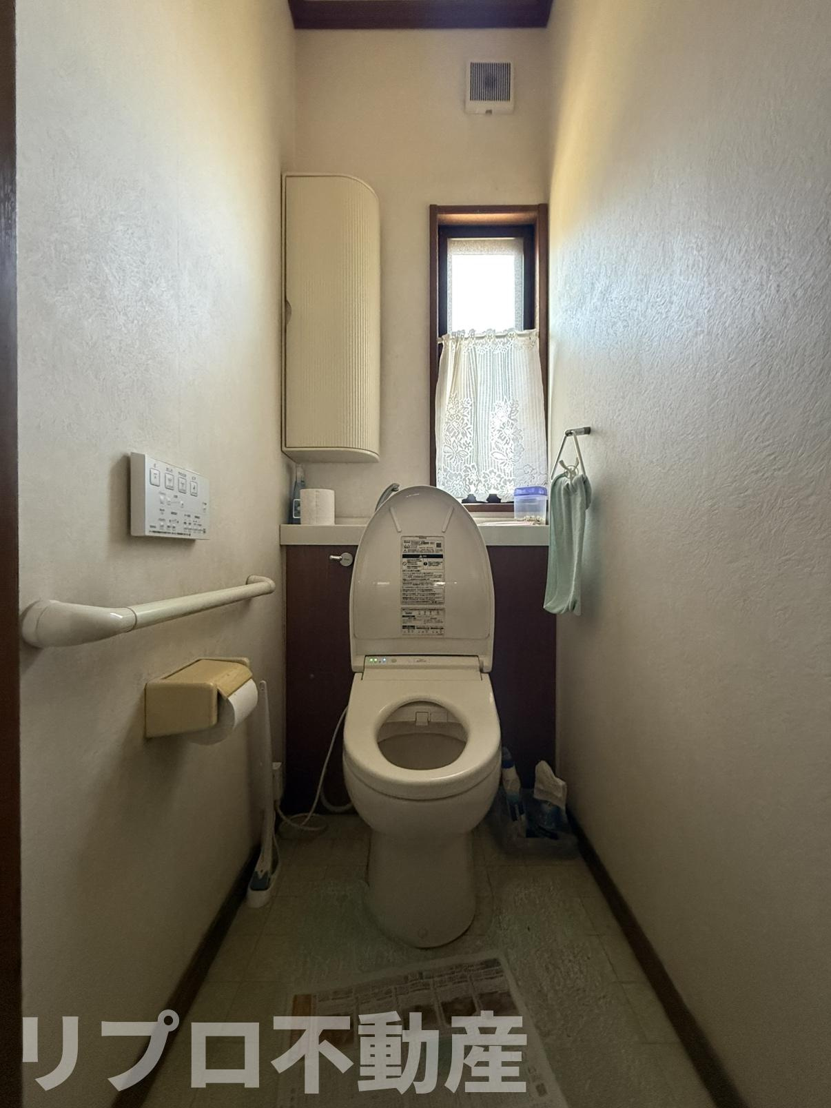 野田市花井　中古戸建のトイレ|１階トイレは温水洗浄便座付き！
快適にご利用いただける設備が整っています！