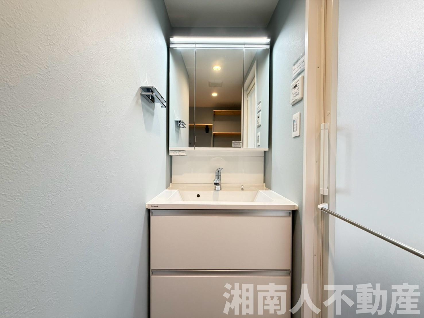 エミネンス茅ヶ崎３号棟の独立洗面台|独立洗面台、朝の身支度には欠かせません