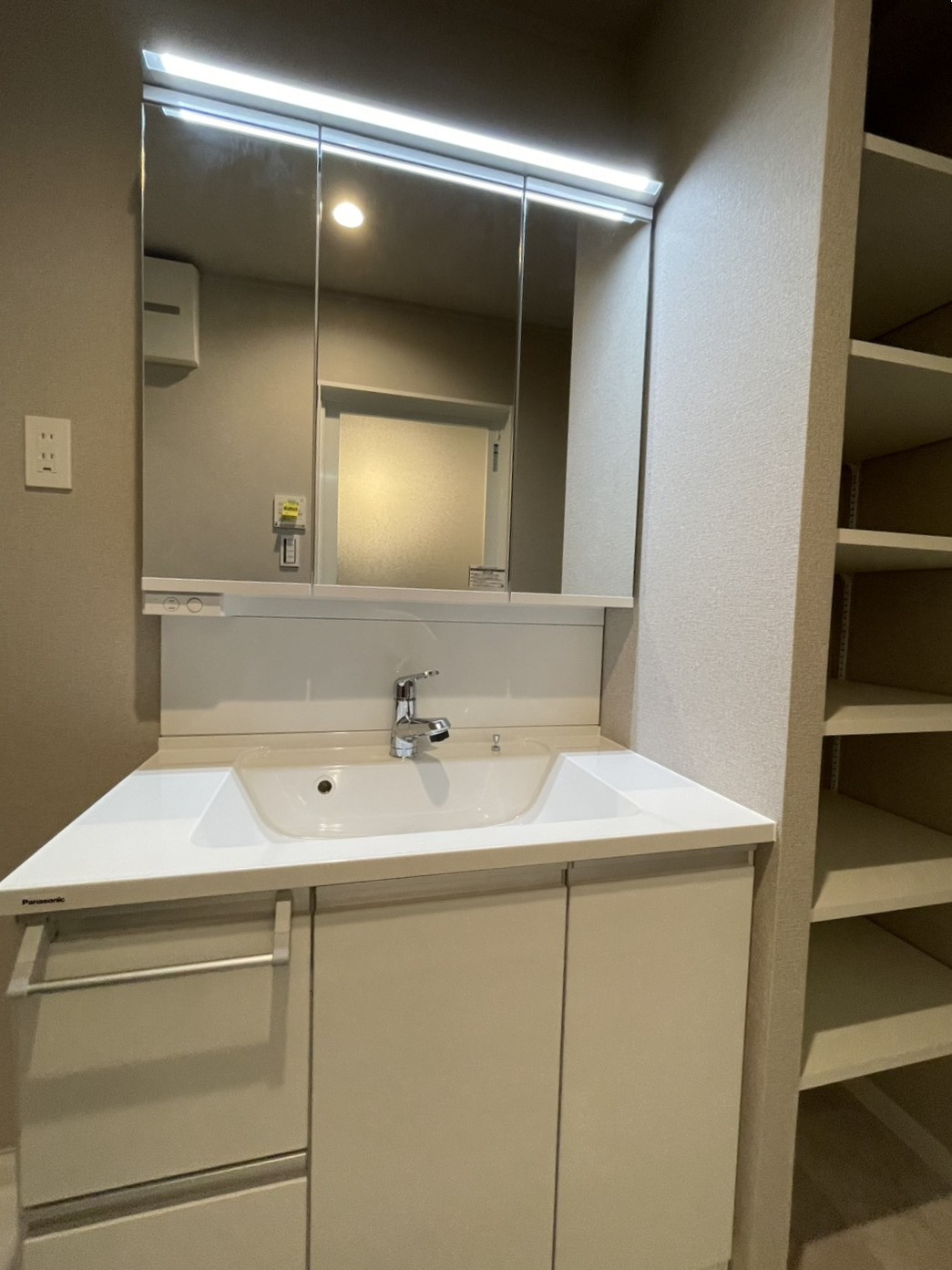 ロイヤルヒル芦屋の独立洗面台