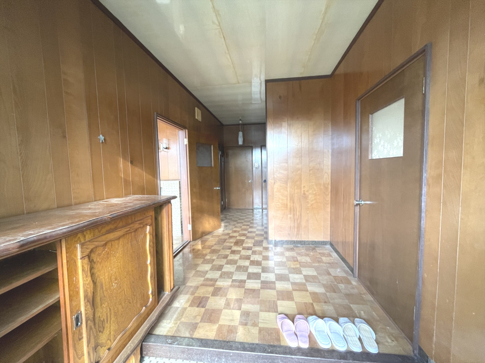 登別市美園町4丁目26-2　中古住宅の玄関