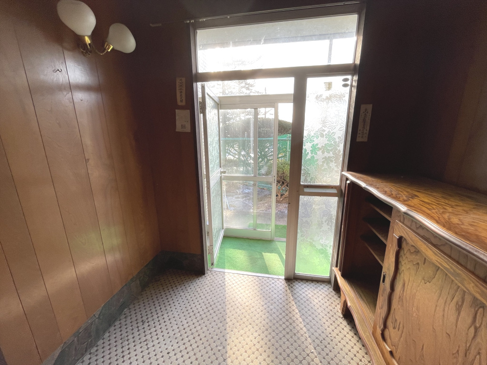 登別市美園町4丁目26-2　中古住宅の玄関