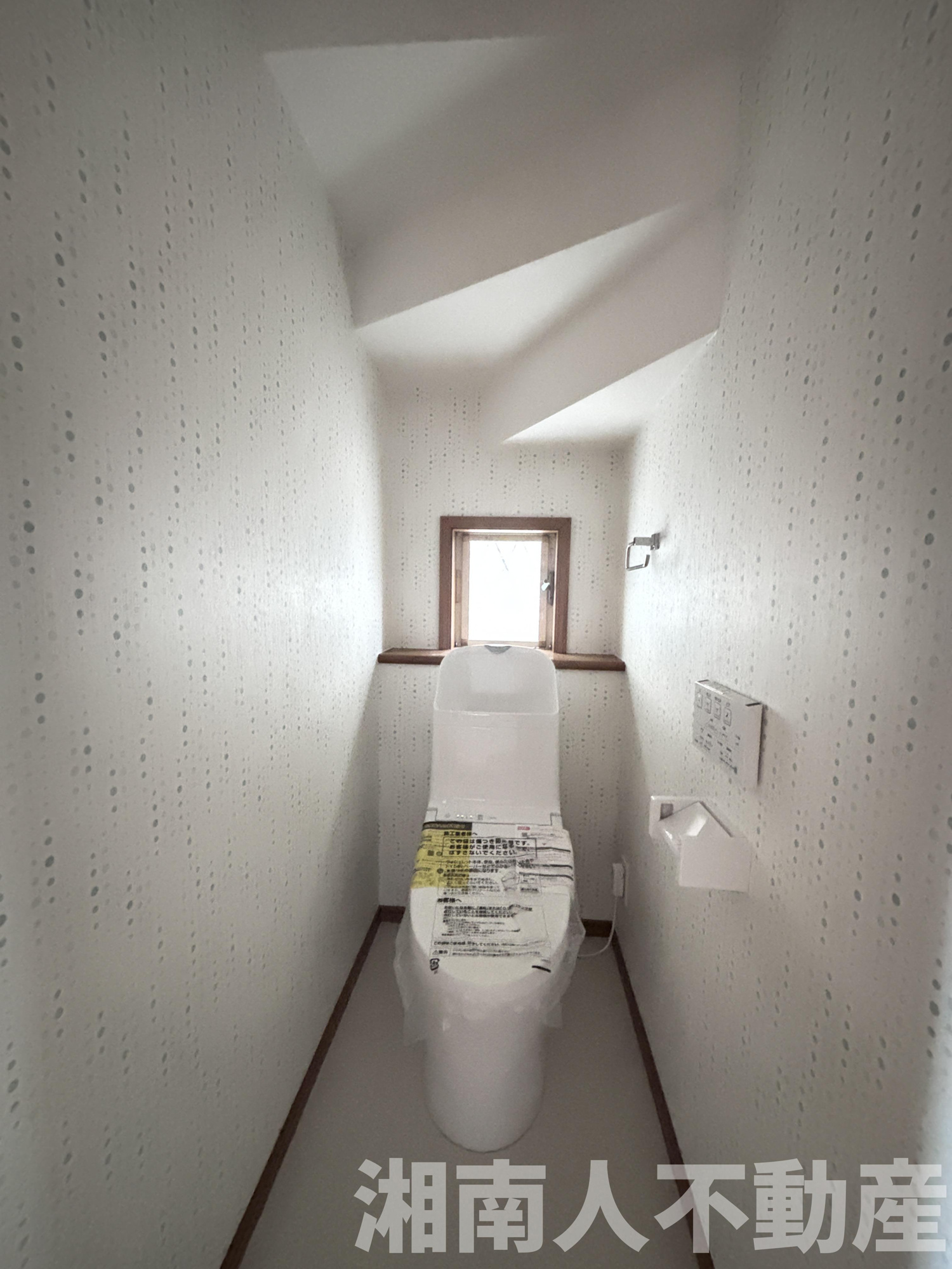 茅ケ崎市南湖５丁目１６－４３戸建のトイレ|落ち着いた色調のトイレです